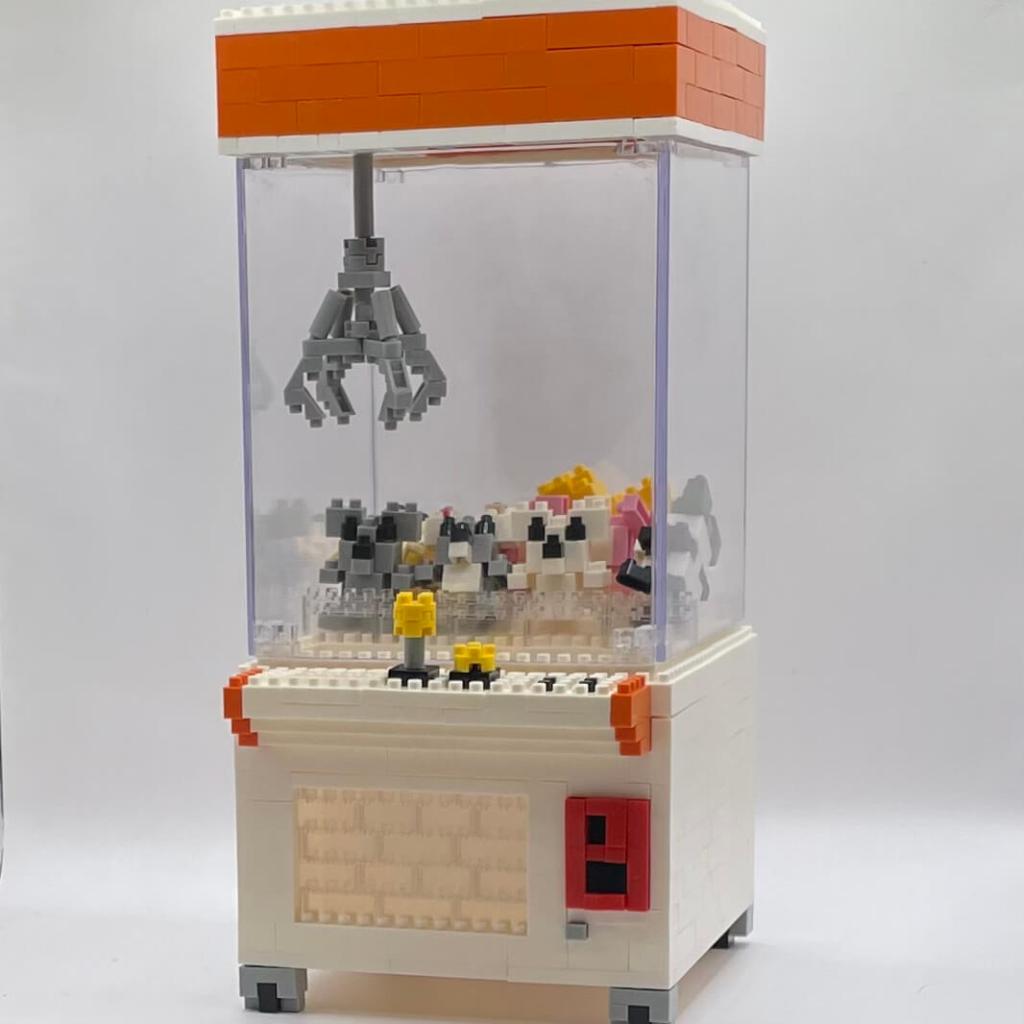 A completed build of the ZRK Mini Toy Machine claw machine micro block set.