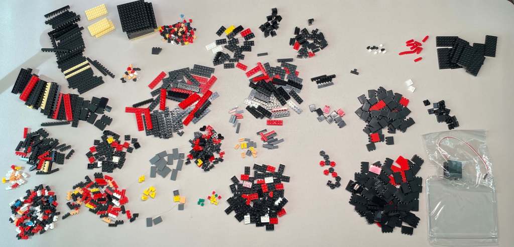 All of the pieces of the Sajemeicy Fun Game Micro Building Block set, sorted by type.
